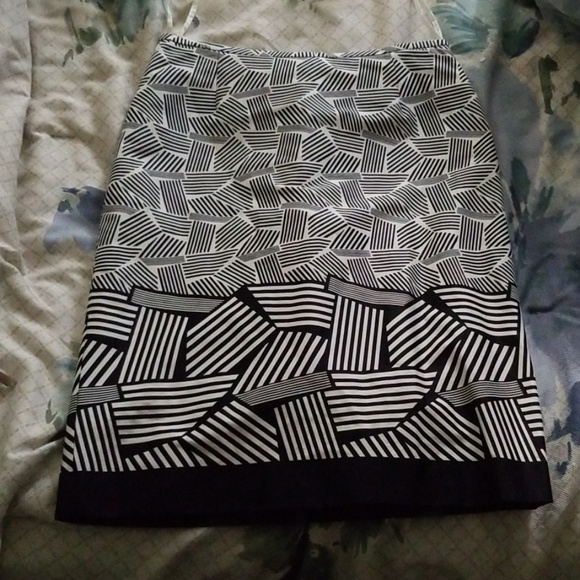 Tahari Dresses & Skirts - Tahari skirt